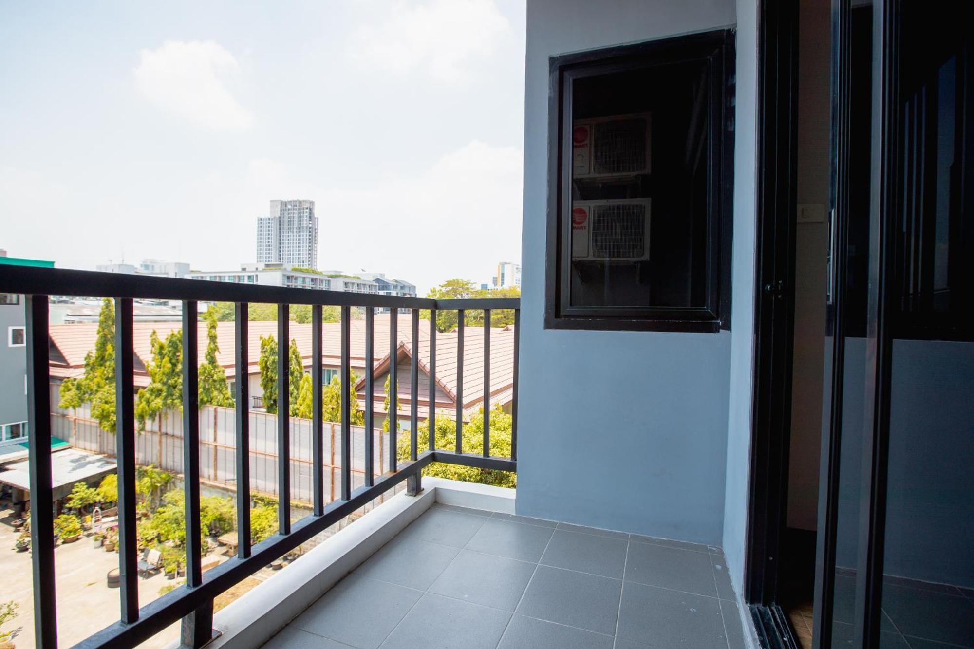 Room 36 Service Apartment Bangkok Eksteriør bilde